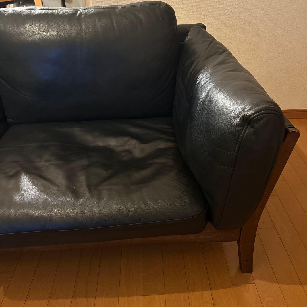 黒のレザー2人掛けソファ