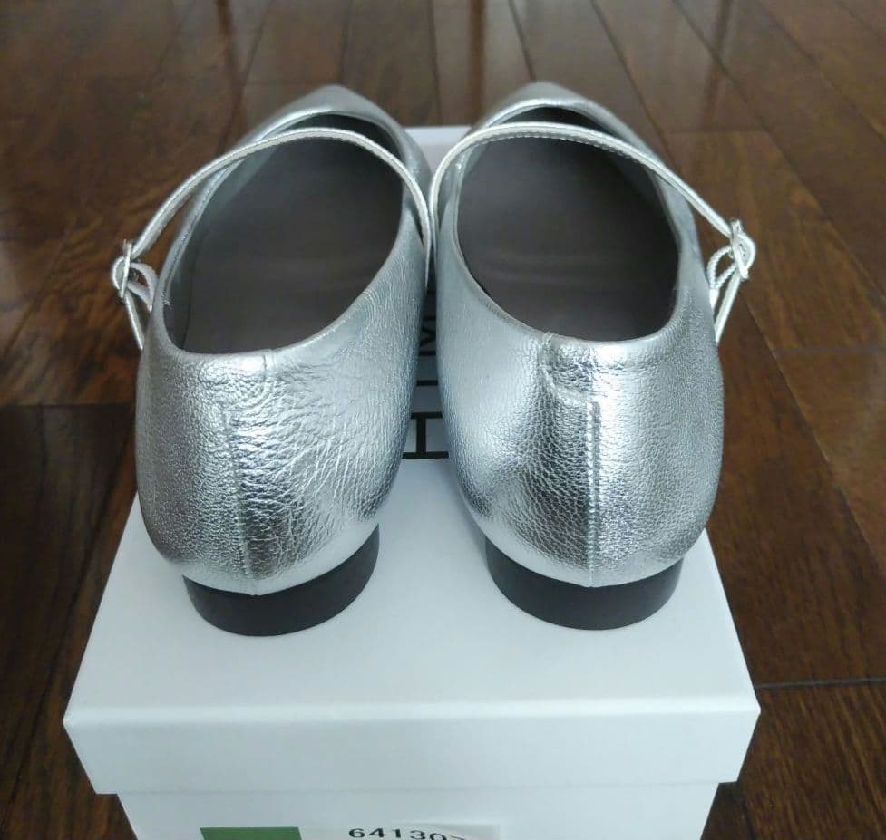 卑弥呼（ヒミコ）メリージェーンフラットパンプス シルバー 23.5㎝