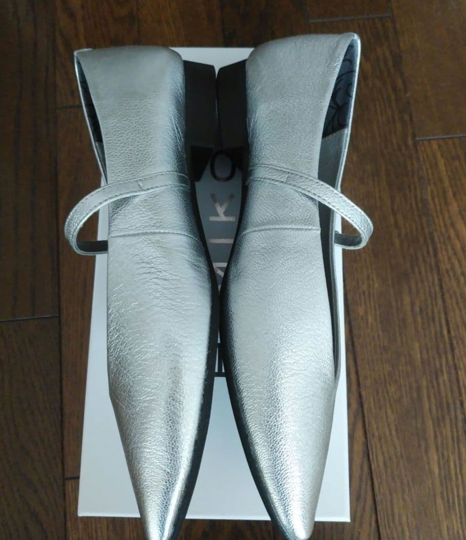 卑弥呼（ヒミコ）メリージェーンフラットパンプス シルバー 23.5㎝