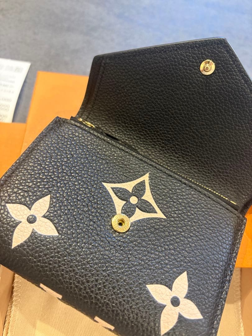 【新品】ポルトフォイユ・ヴィクトリーヌ 即購入⭕️