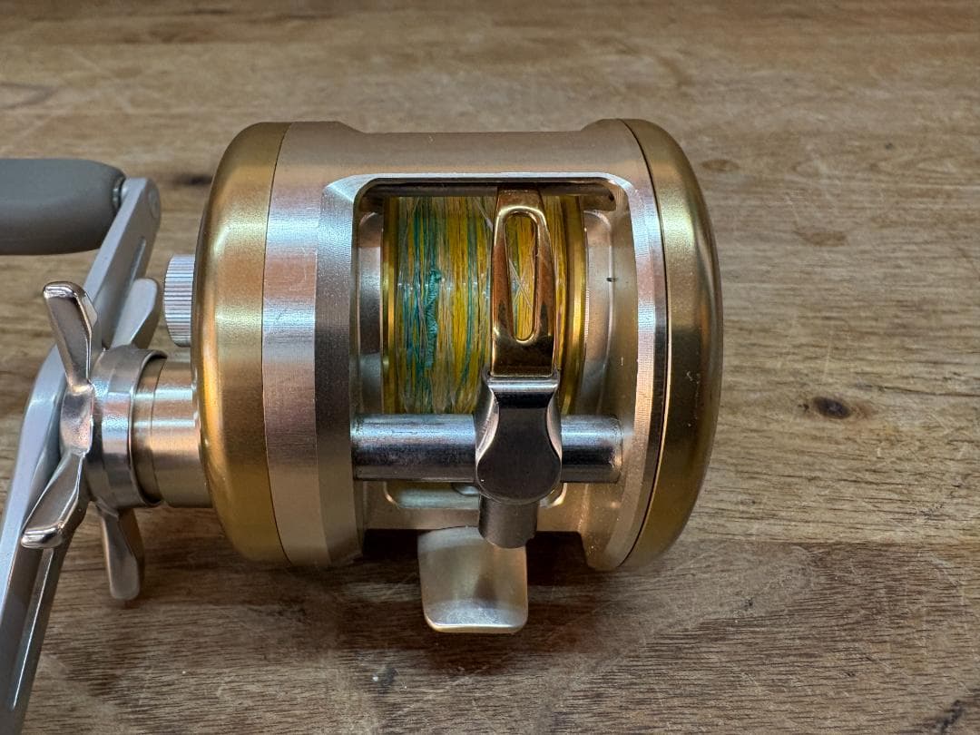 Daiwa★ミリオネア★CV-Z 205★ベイトキャスティングリール