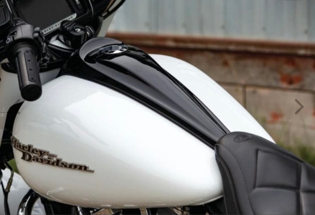 ハーレー　ツーリングモデル用　ダッシュ　コンソール　ブラック　KURYAKYN