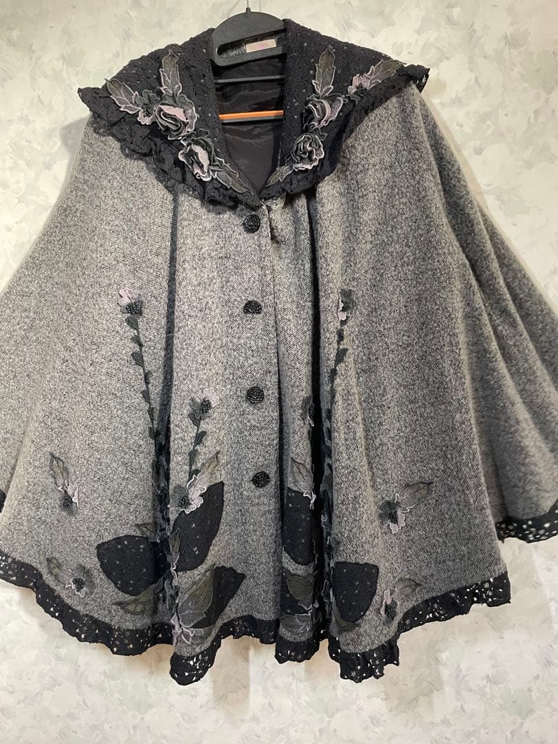 【アトリエまりこ】フード付きケープコート グレー