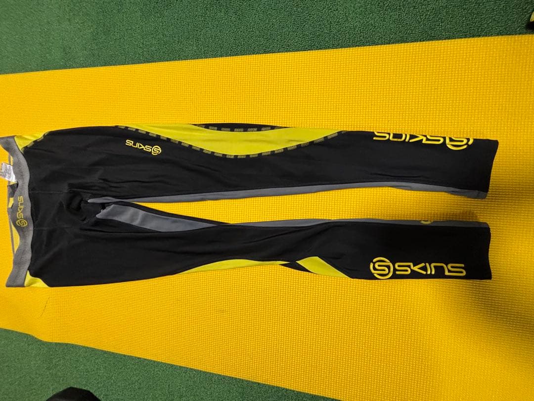 SKINS トレーニングウェアセット