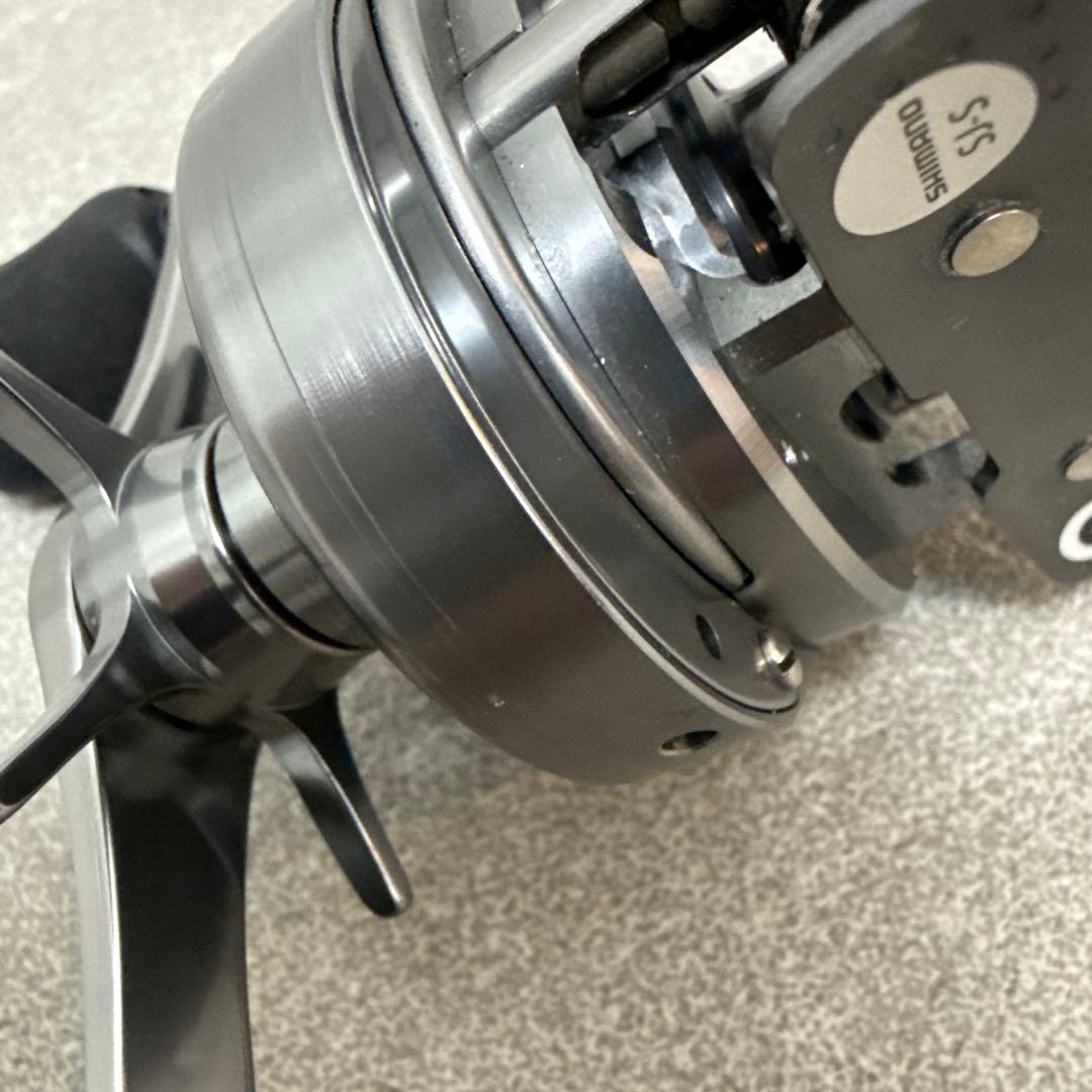 【美品】シマノ　20カルカッタコンクエスト　DC100　右ハンドル