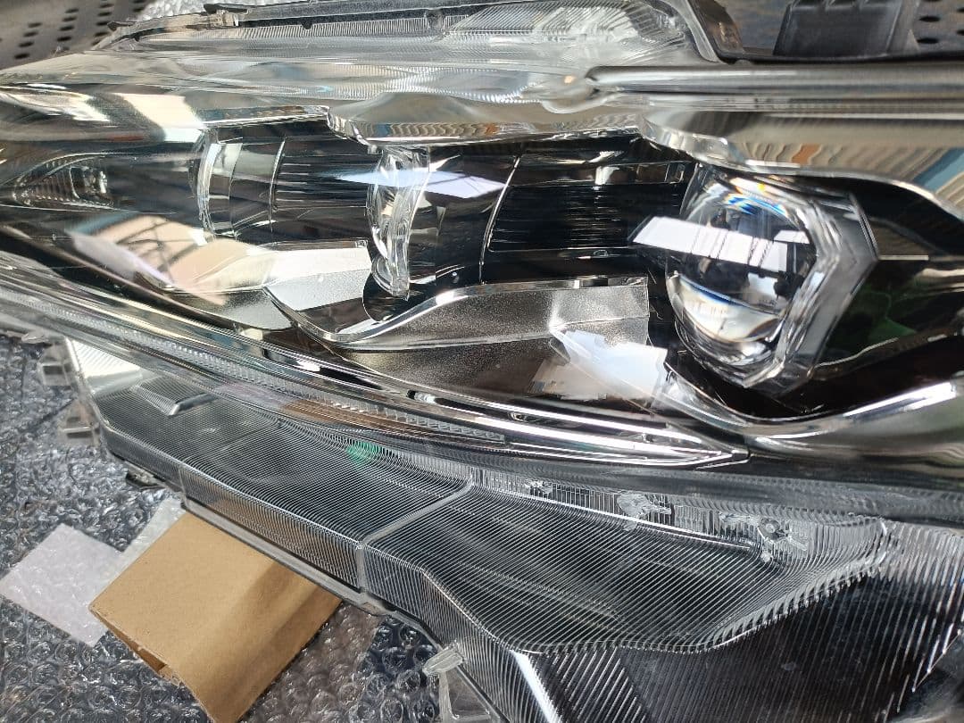 60系 ハリアー 後期 左ヘッドライト 48-192 81185-48G40