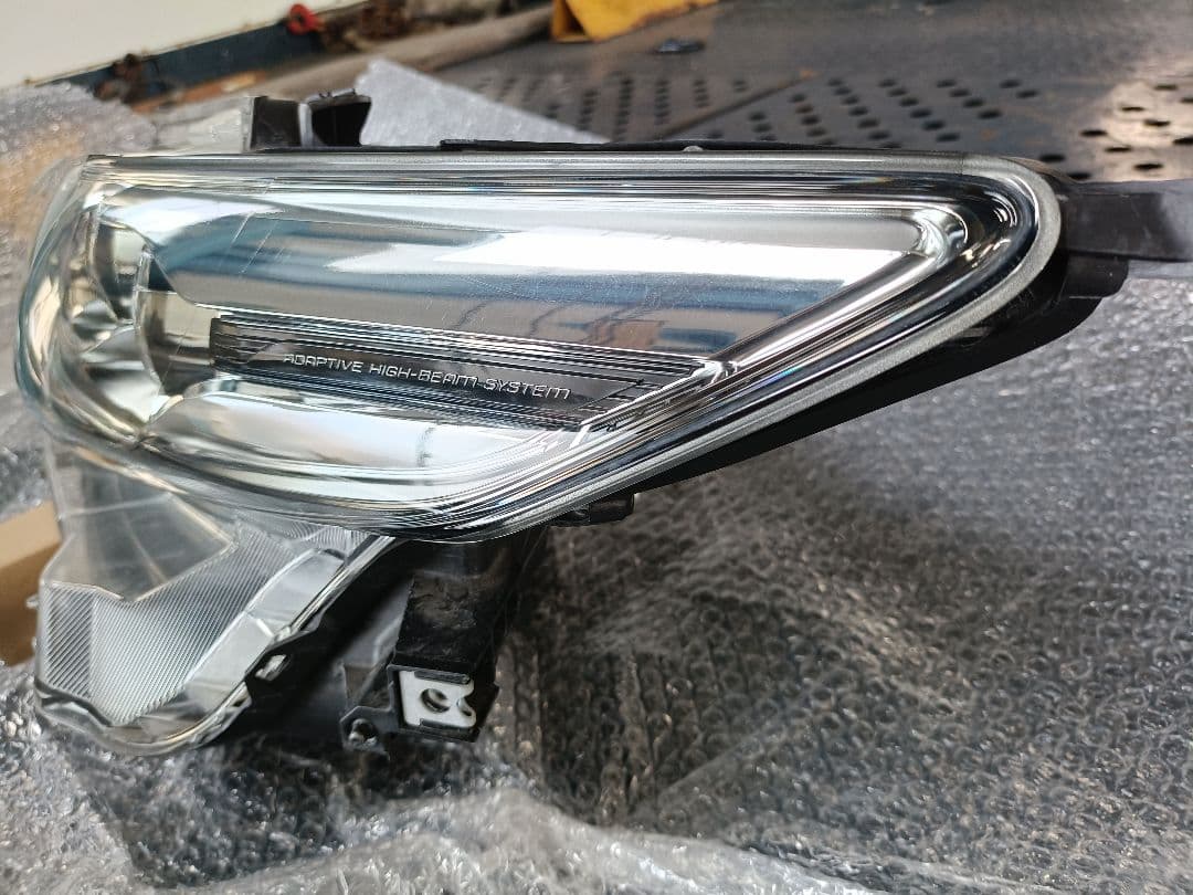 60系 ハリアー 後期 左ヘッドライト 48-192 81185-48G40