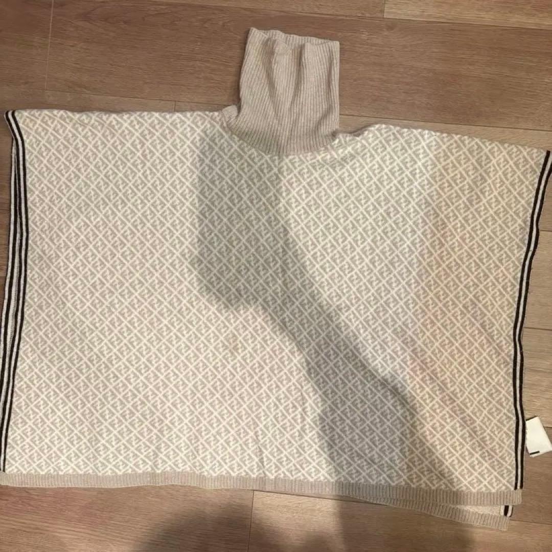 FENDI ベージュポンチョ 子供用