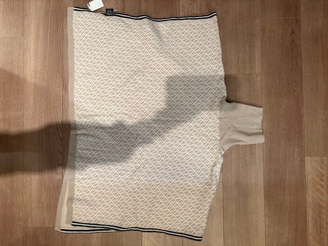 FENDI ベージュポンチョ 子供用