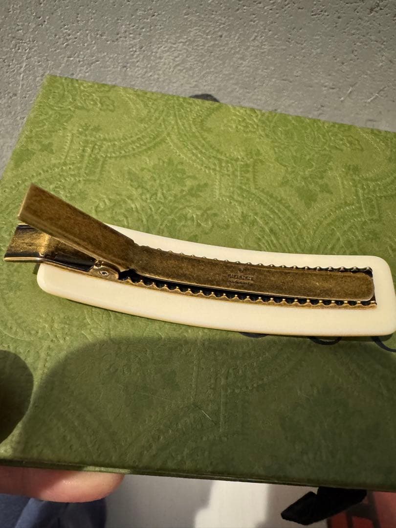 GUCCI 星バンスクリップ