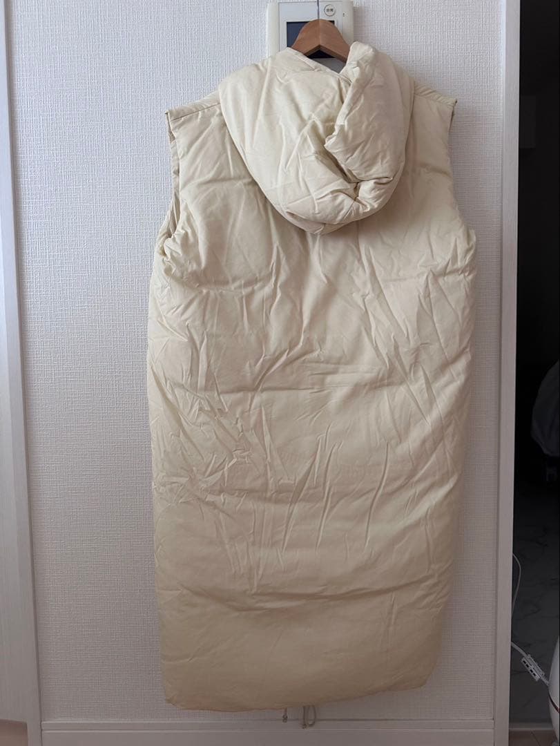 CELINE フード付きロングダウンベスト クリーム