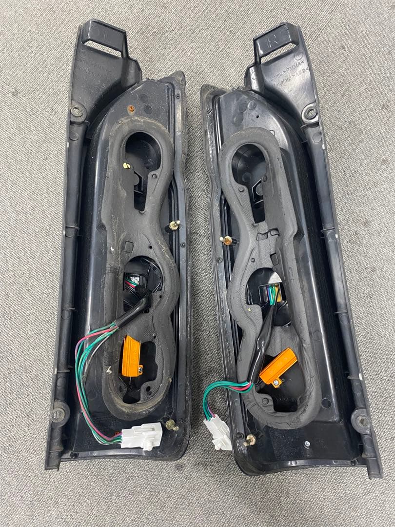 ⭐︎値下げ⭐︎ハイエース　TRH211 スモークテールランプ 2個セット