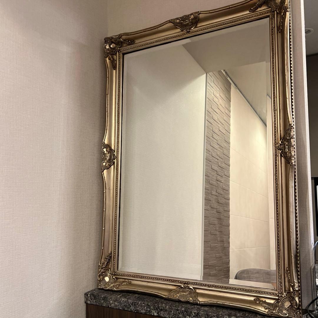 アンティーク風ゴールドの壁掛け鏡　77*107cm