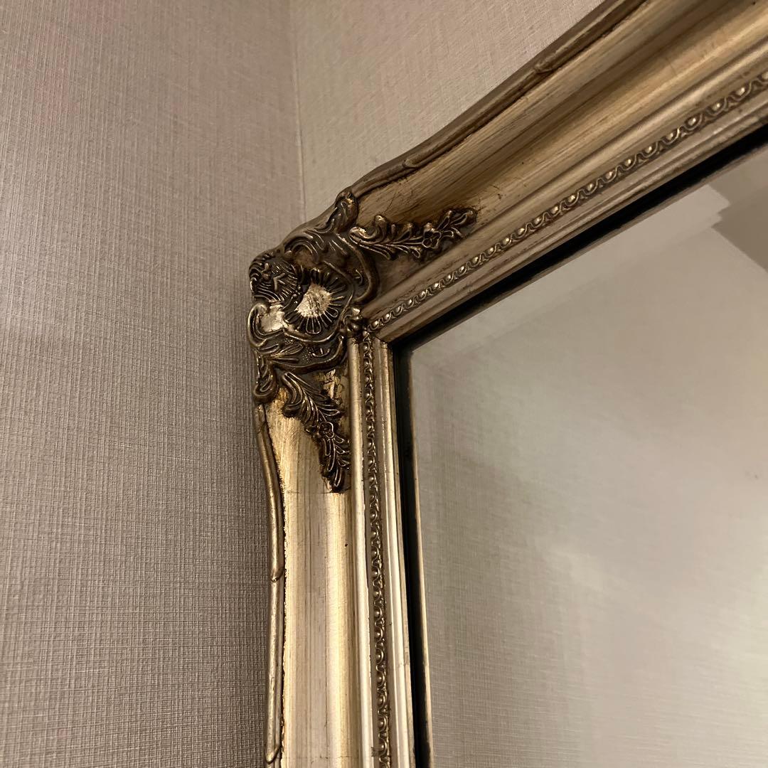 アンティーク風ゴールドの壁掛け鏡　77*107cm