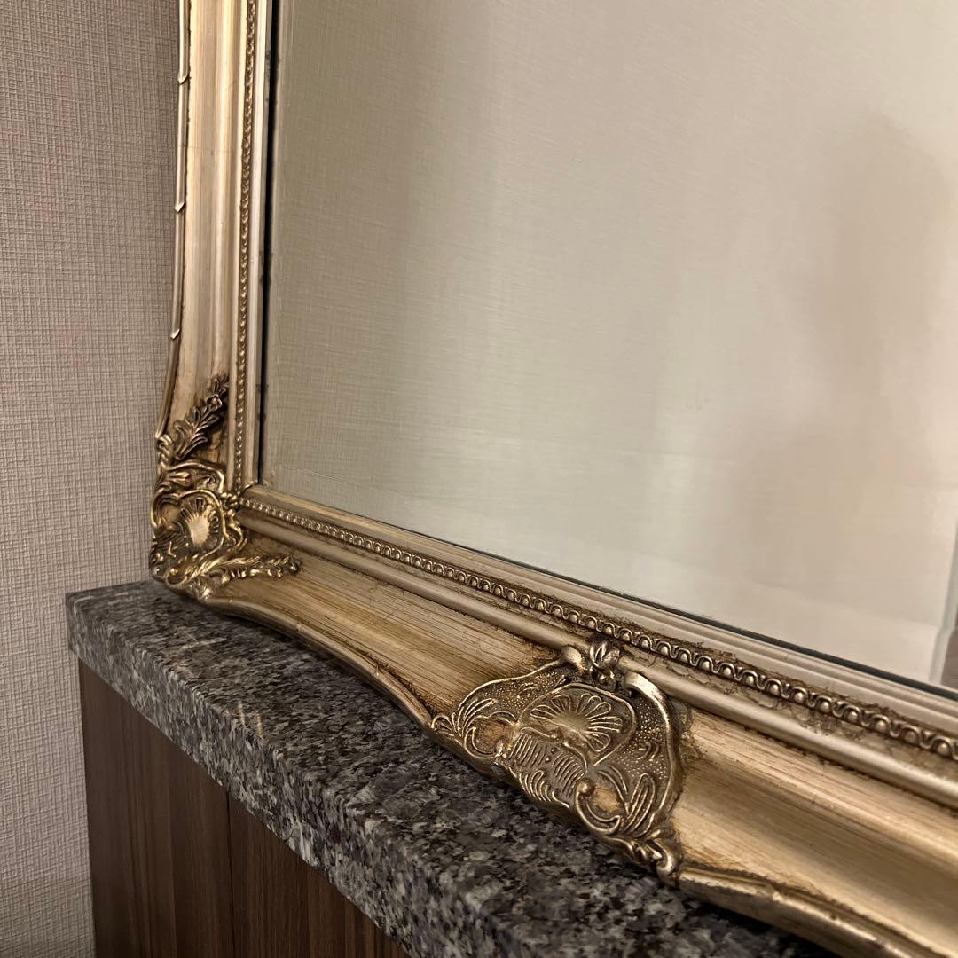 アンティーク風ゴールドの壁掛け鏡　77*107cm