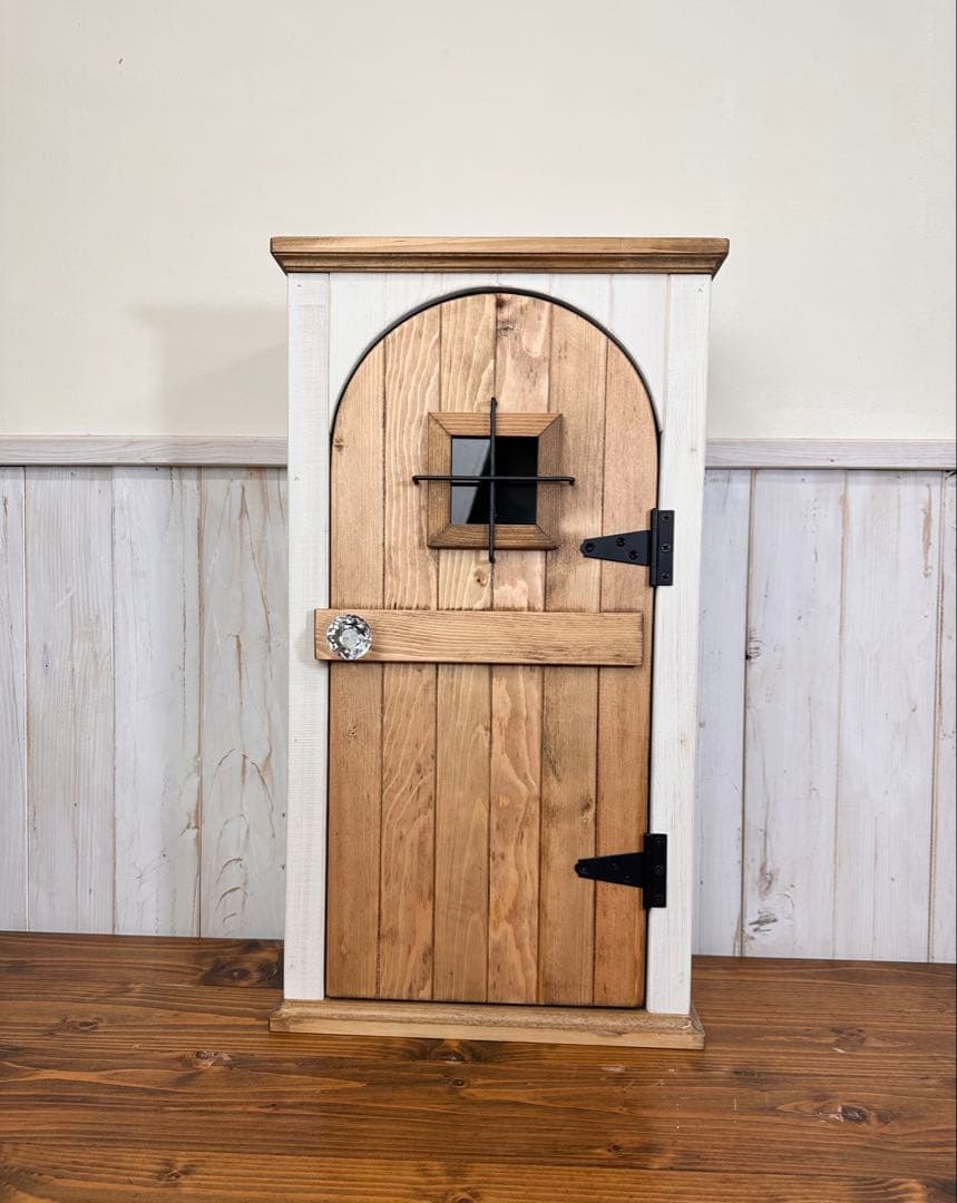 ピ*ア様 【1点のみ　キズありのためお値引き】アンティークの扉のようなキャビネッ