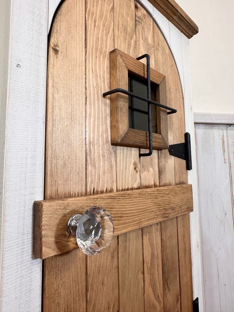 ピ*ア様 【1点のみ　キズありのためお値引き】アンティークの扉のようなキャビネッ