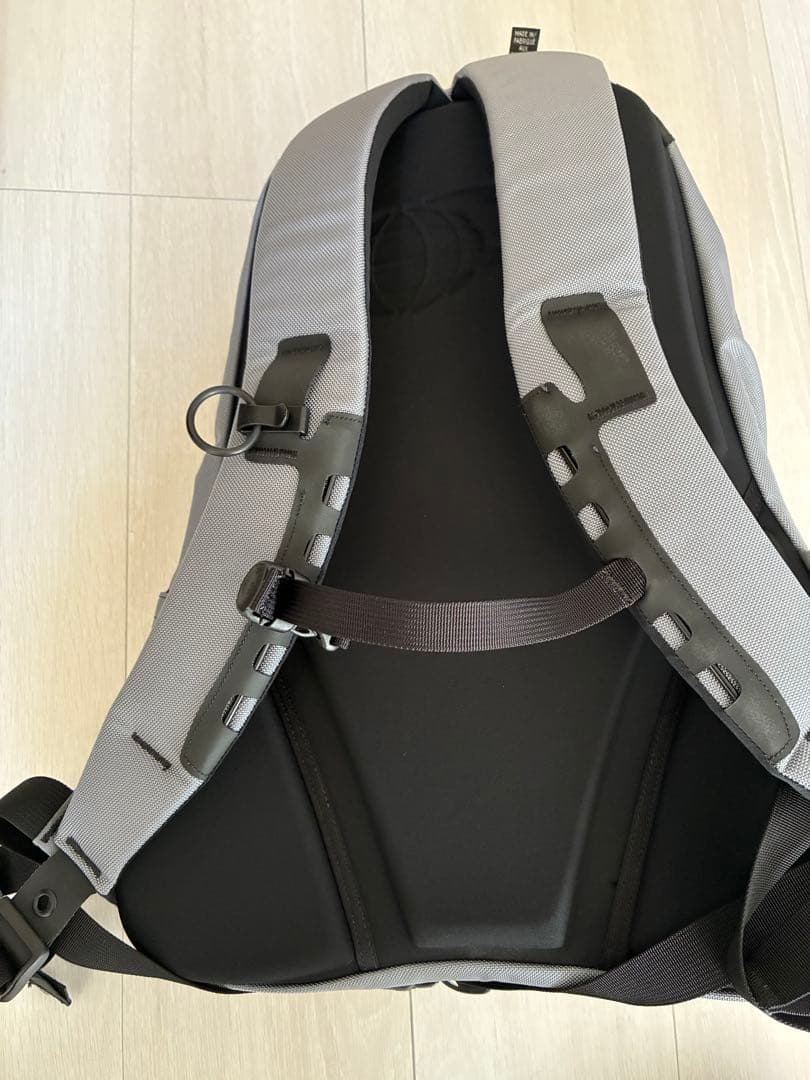 ARC'TERYX バックパック グレー　ビームス　アロー16