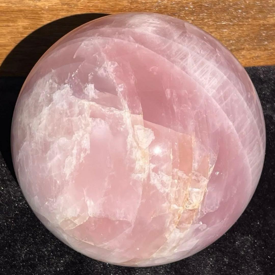 ☆超極大 ピンクスフィア☆特別出品☆優美☆虹入り ローズクォーツ 丸玉 天然石