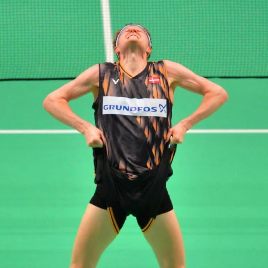 【アントンセン着用モデル】victor ビクターのゲームウェア