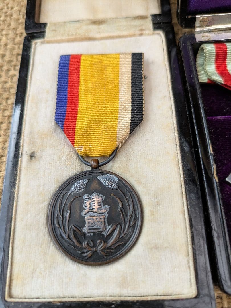 旧日本軍勲章　5種　大満洲國建國功労章　勲八位景雲章　功七級金鵄章ほか