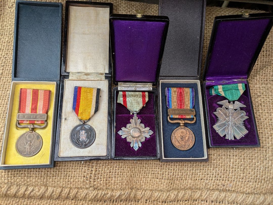 旧日本軍勲章　5種　大満洲國建國功労章　勲八位景雲章　功七級金鵄章ほか