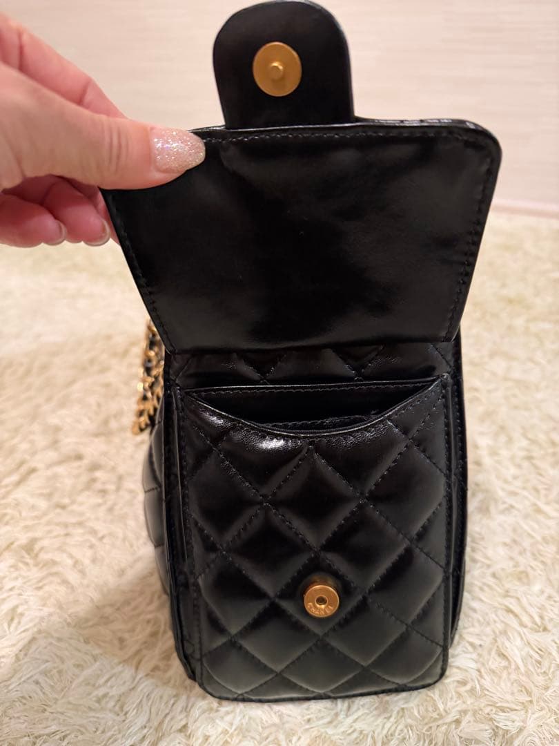 CHANEL キルティング ブラックパテントレザーショルダーバッグ