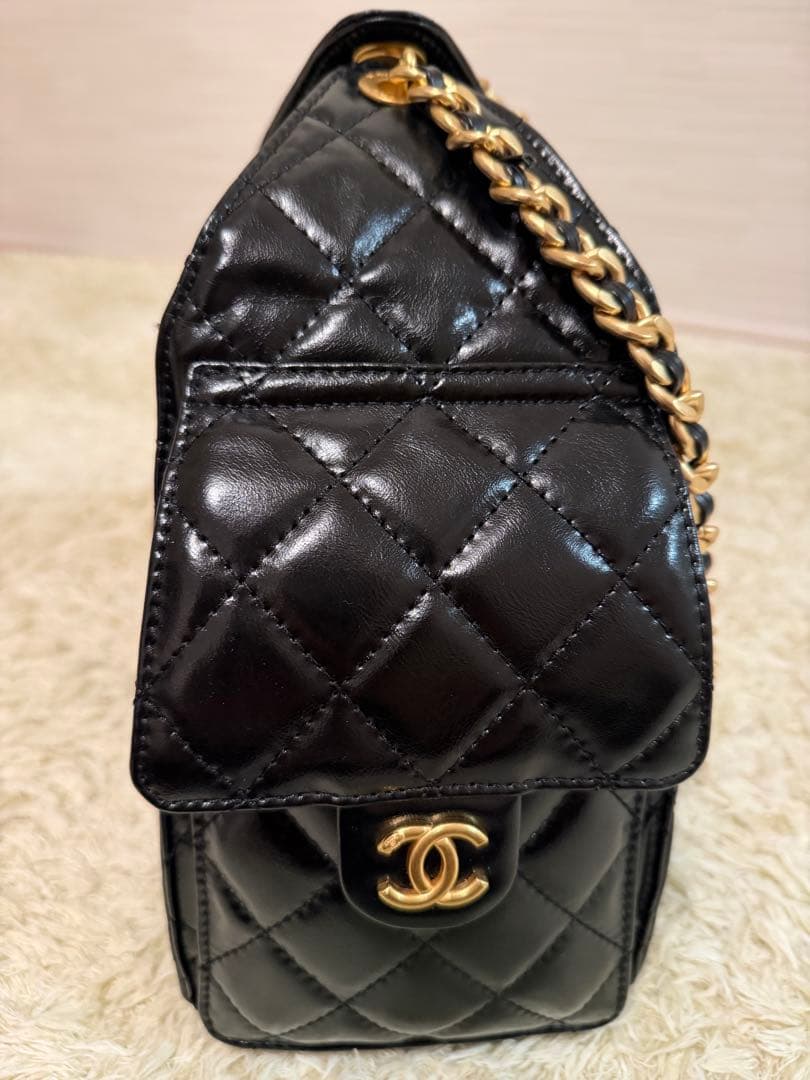 CHANEL キルティング ブラックパテントレザーショルダーバッグ