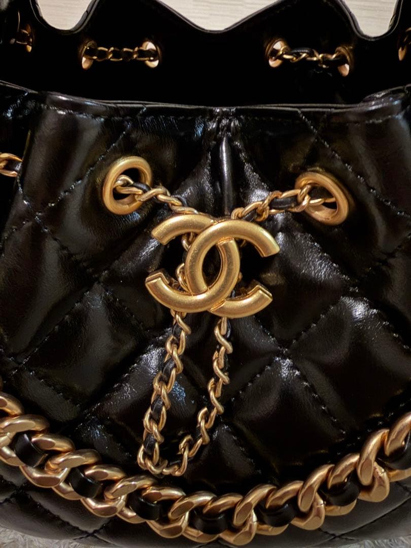 CHANEL キルティング ブラックパテントレザーショルダーバッグ