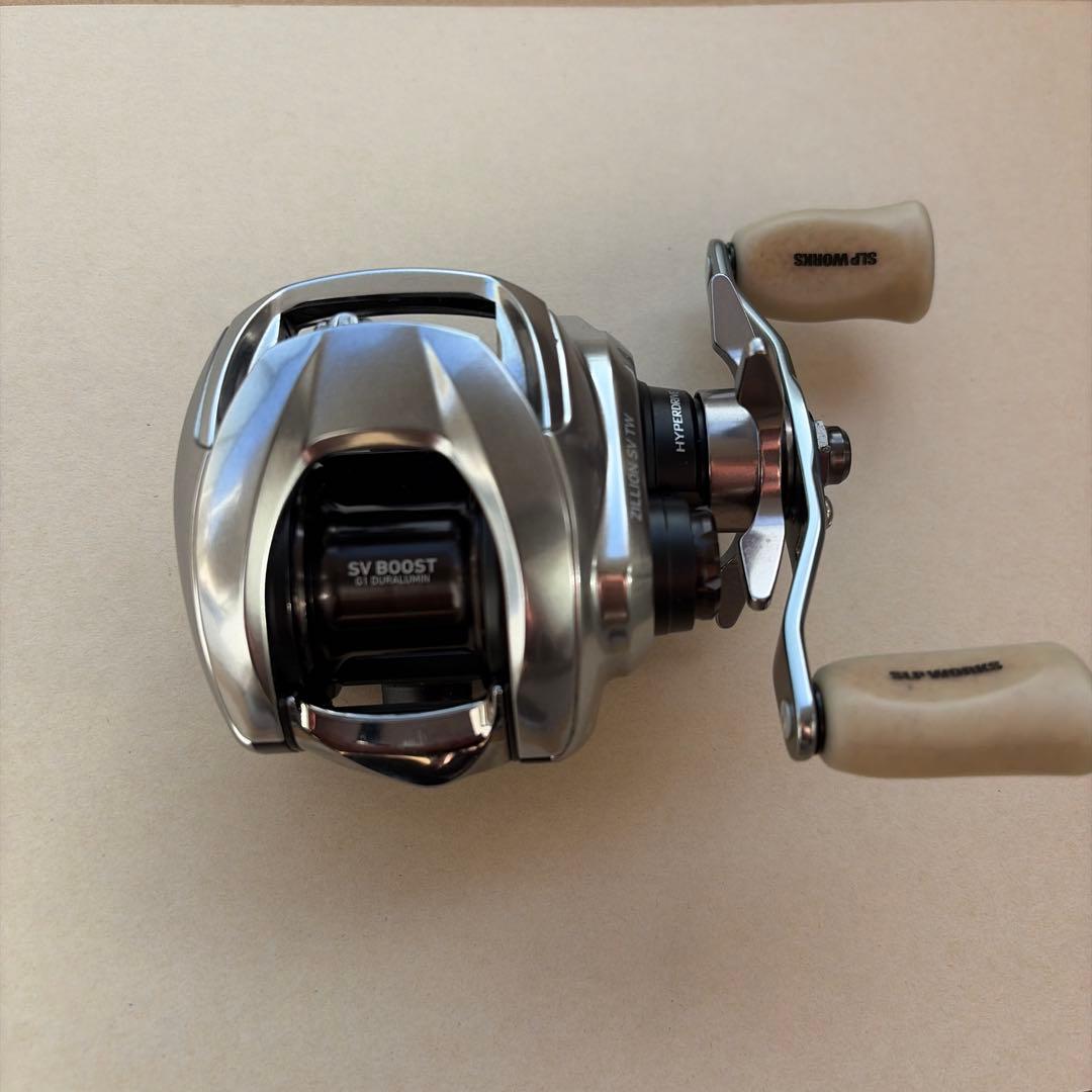 『ダイワ』21ジリオンSVTW1000XH（ギヤ比8.5）純正カスタム★超美品