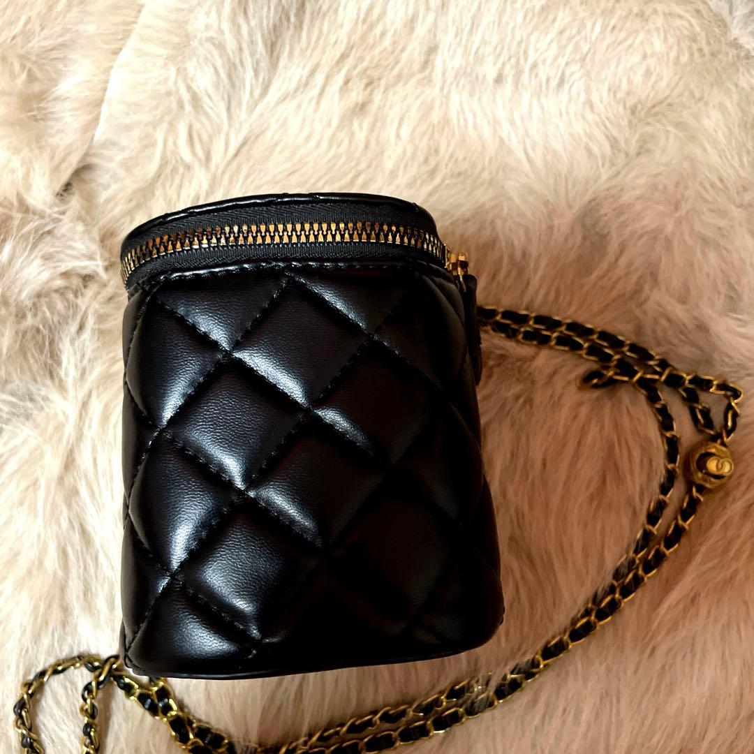 ブラックキルティングバニティショルダーバッグ
