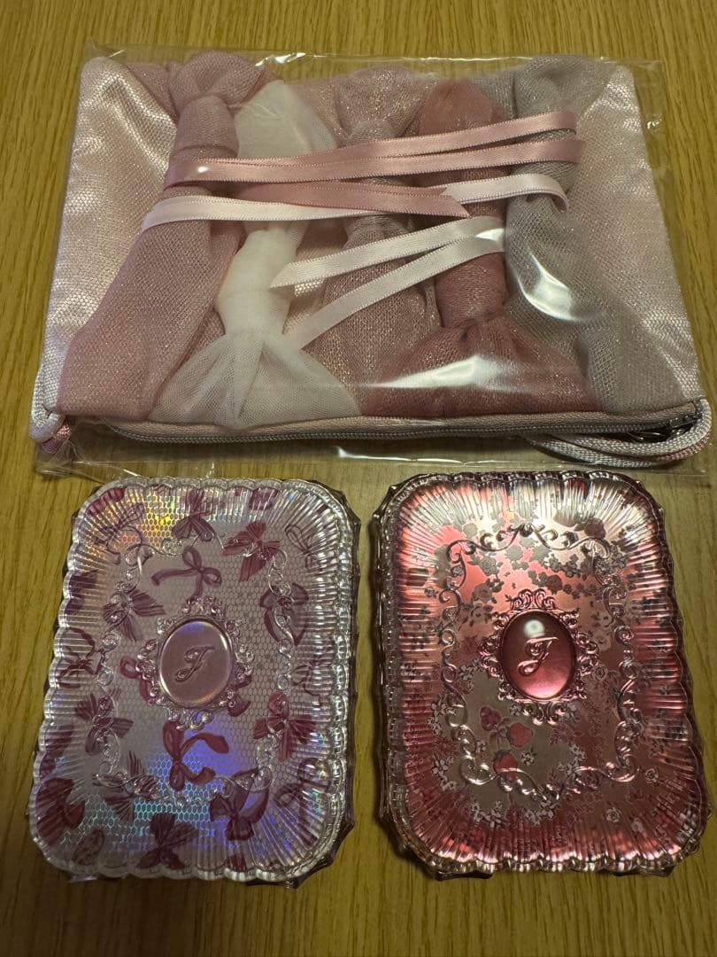 ジルスチュアート　クリスマスコフレ　アイシャドウパレット　ポーチ