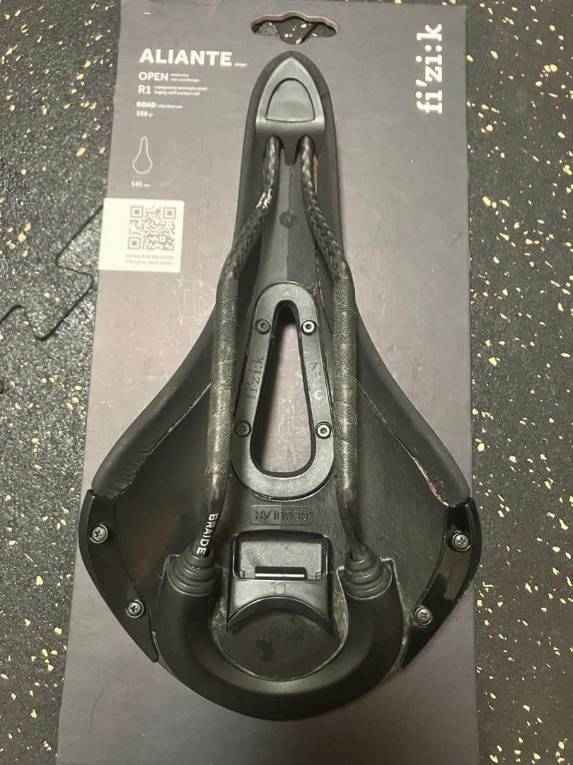 fizik アリアンテ ALIANTE R1サドル ブレイデッドカーボン