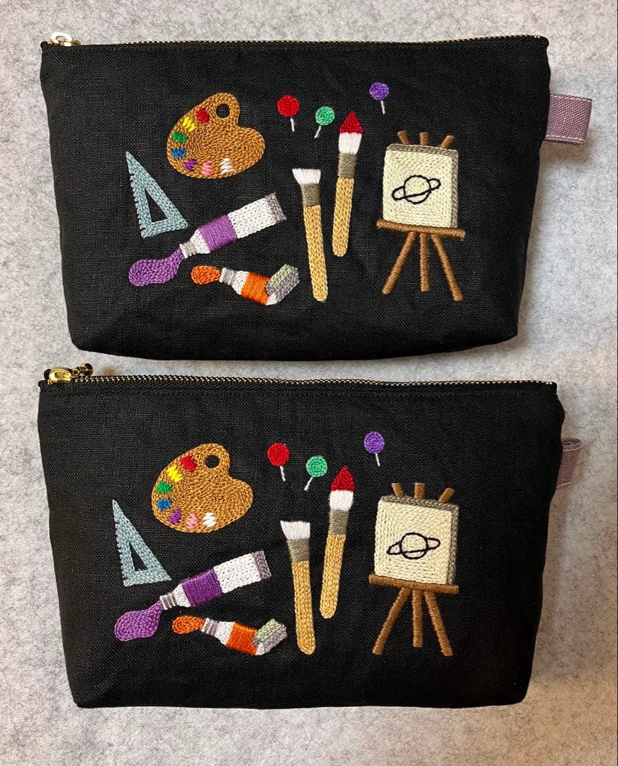 ハンドメイド　手刺繍　ファスナーポーチ☆ゆりです