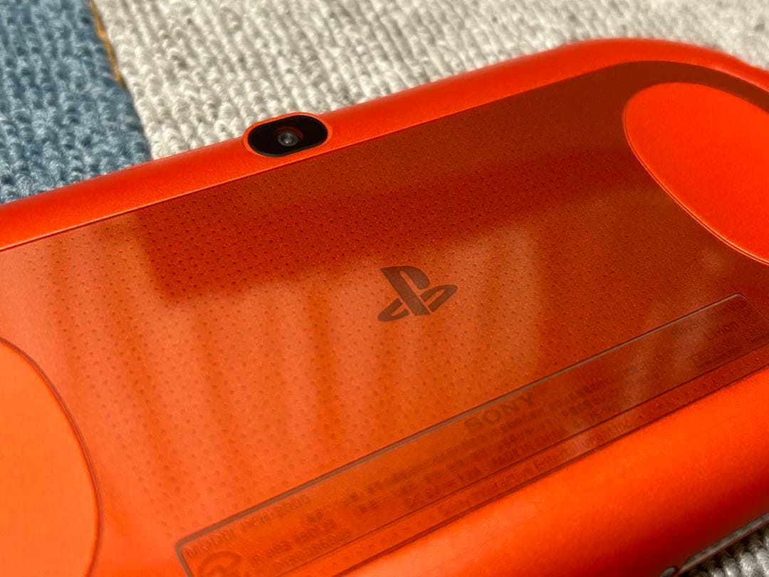 【完品・ケース・マイクラセット】PSVita PCH-2000メタリックレッド