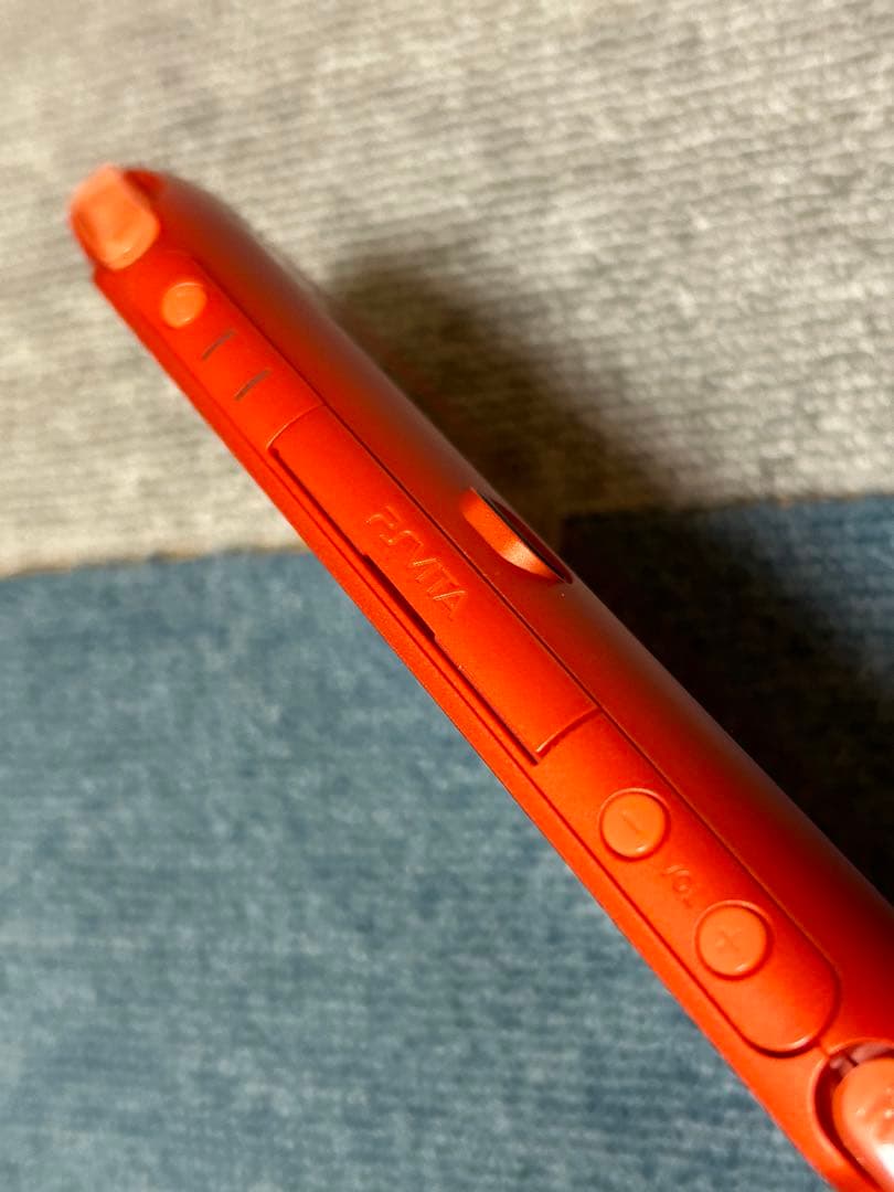 【完品・ケース・マイクラセット】PSVita PCH-2000メタリックレッド