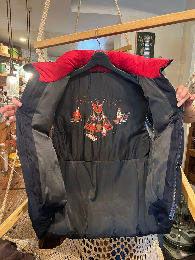 キャピタル　ダウンベスト