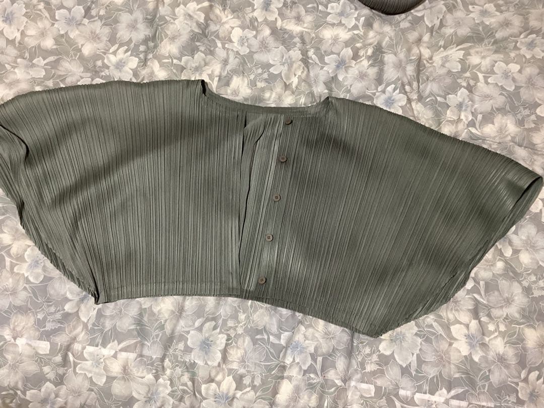 イッセイミヤケ　プリーツ　チューニックとブラウス