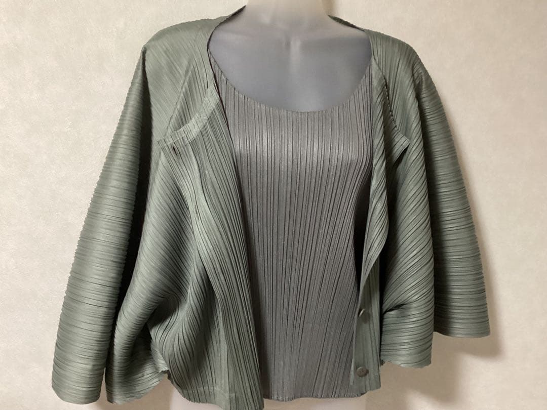 イッセイミヤケ　プリーツ　チューニックとブラウス