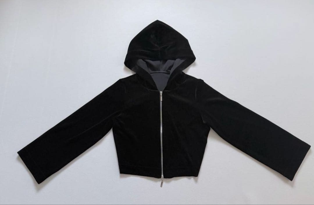美品✨デイジーリンフォクシー　ロゴ入り　ベロアパーカー　フレアスリーブ　黒　38