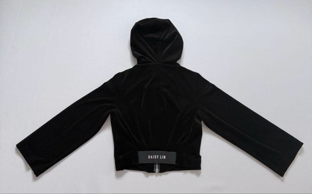 美品✨デイジーリンフォクシー　ロゴ入り　ベロアパーカー　フレアスリーブ　黒　38