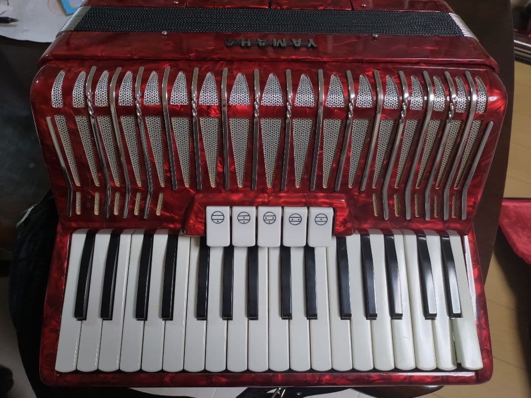 超特価!! Yamaha アコーディオン 赤 34鍵 80ボタン