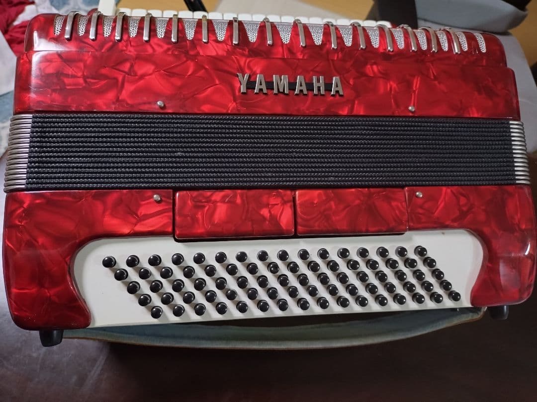 超特価!! Yamaha アコーディオン 赤 34鍵 80ボタン