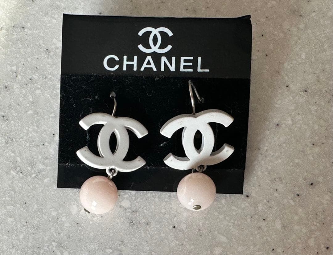 CHANEL スイングピアス