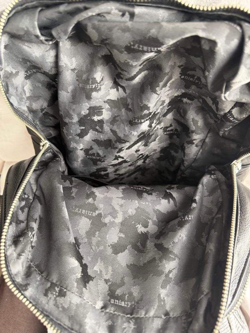 アニアリ（aniary）レザーリュック、バックパック黒 レザーバッグ