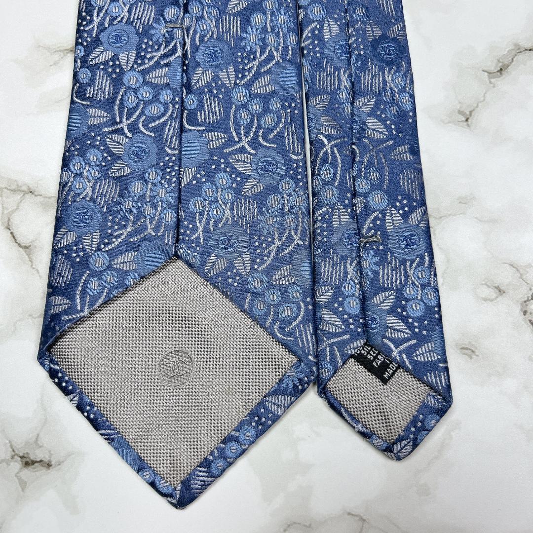 シャネル　ネクタイ　光沢　花柄　ボタニカル　チェーン　現行　青　ワンポイント