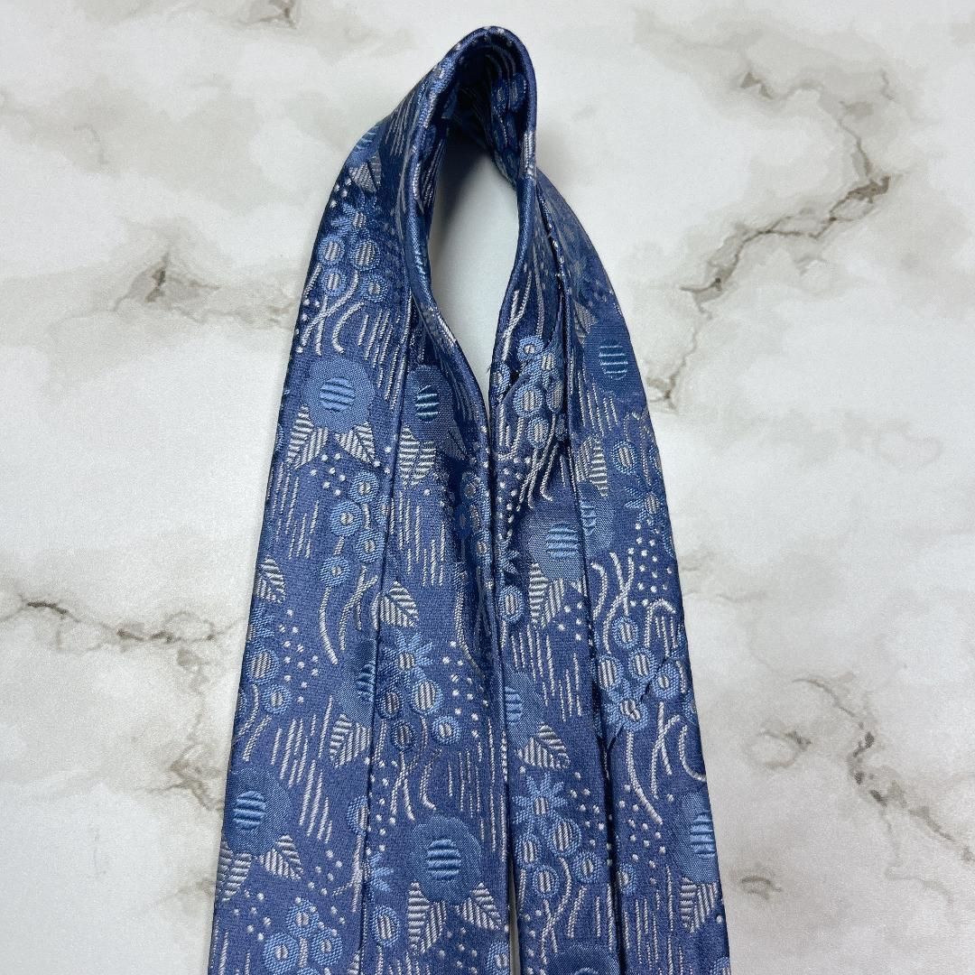 シャネル　ネクタイ　光沢　花柄　ボタニカル　チェーン　現行　青　ワンポイント