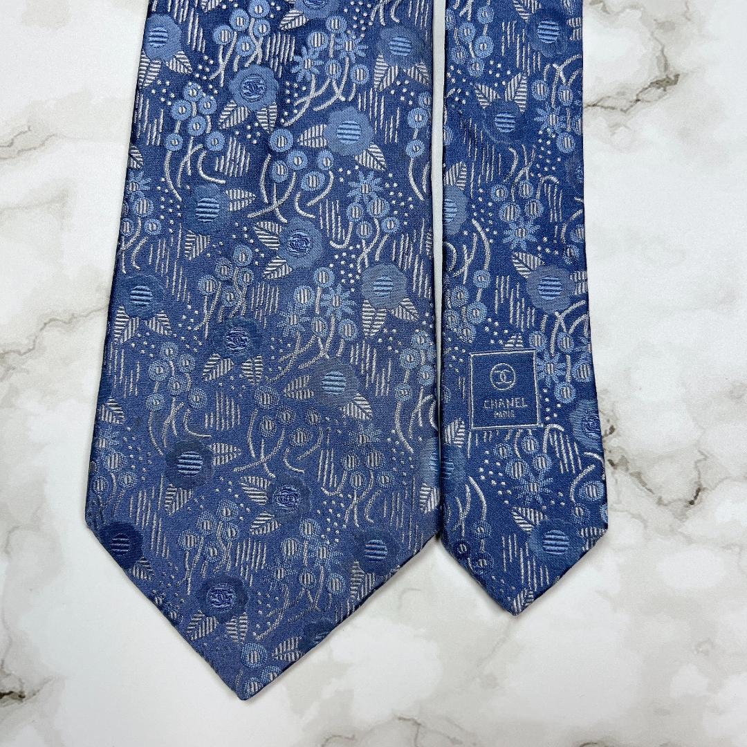 シャネル　ネクタイ　光沢　花柄　ボタニカル　チェーン　現行　青　ワンポイント
