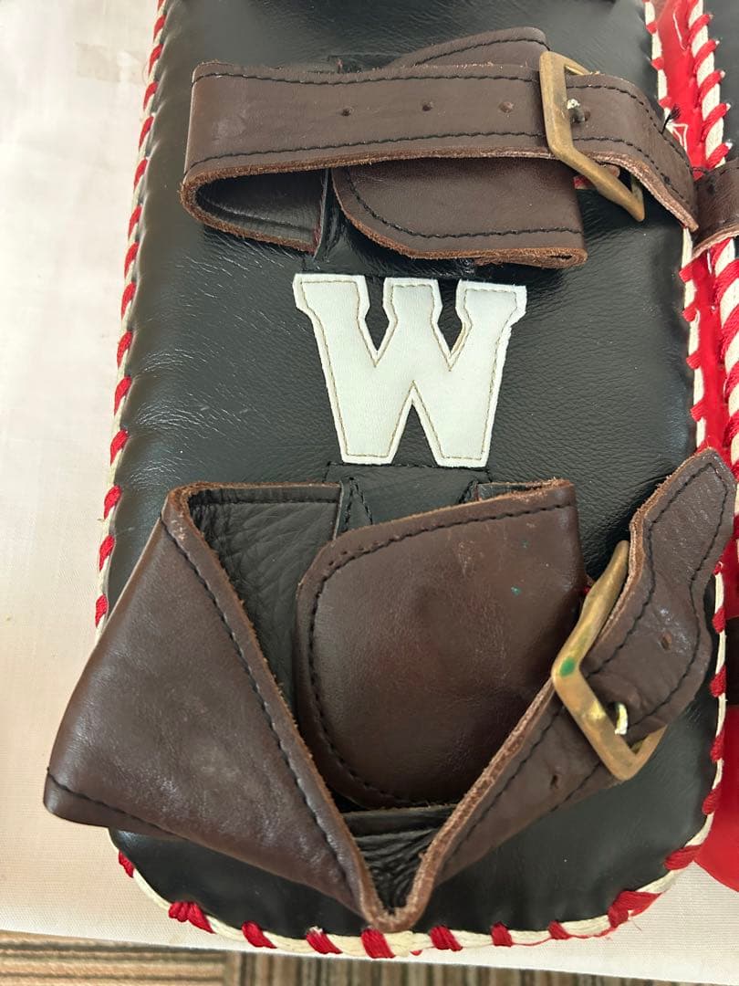 W レザー パンチングミット 黒/赤