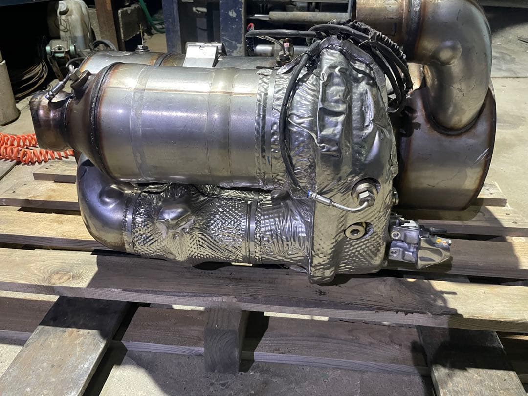 中古の触媒コンバーターです。